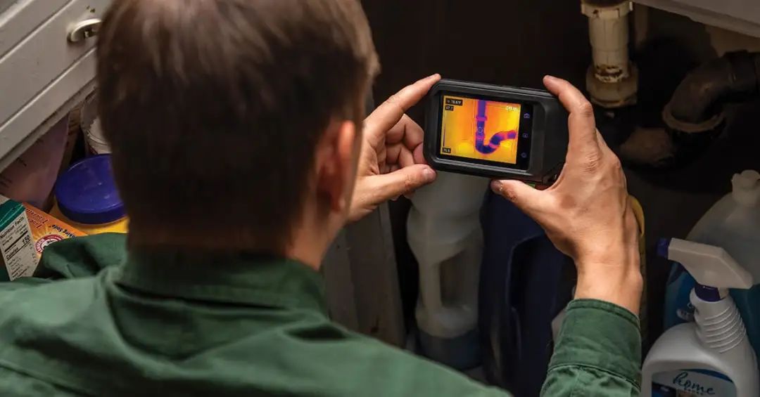 FLIR C3-X的電池可以連續工作4小時，而FLIR ONE Pro隻有40分鍾.jpg